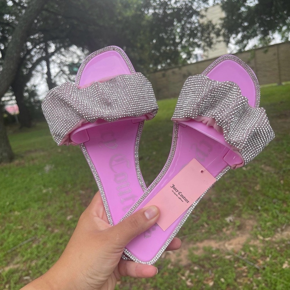 New Juicy Couture Pink Sparkly 
Flat slide sandals 
New with tags 
Size 7